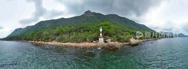 白石灯塔和蓝色大海的全景，Con岛，Con岛，Ba Ria Vung Tau省